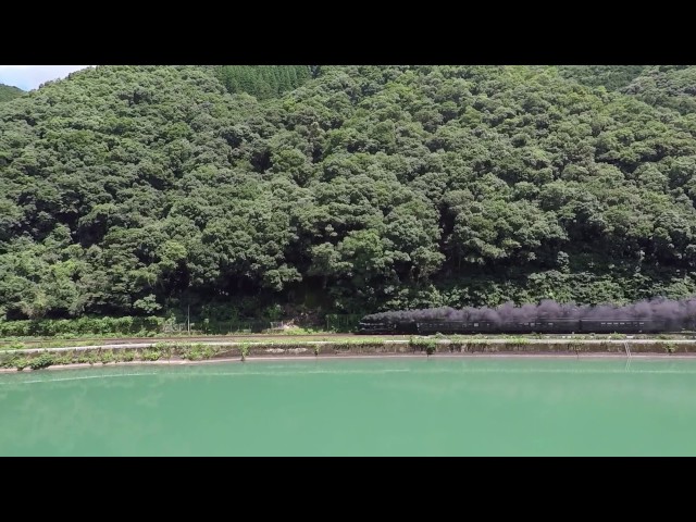 球磨川を走るSL人吉  ドローン空撮　8620形蒸気機関車　汽笛